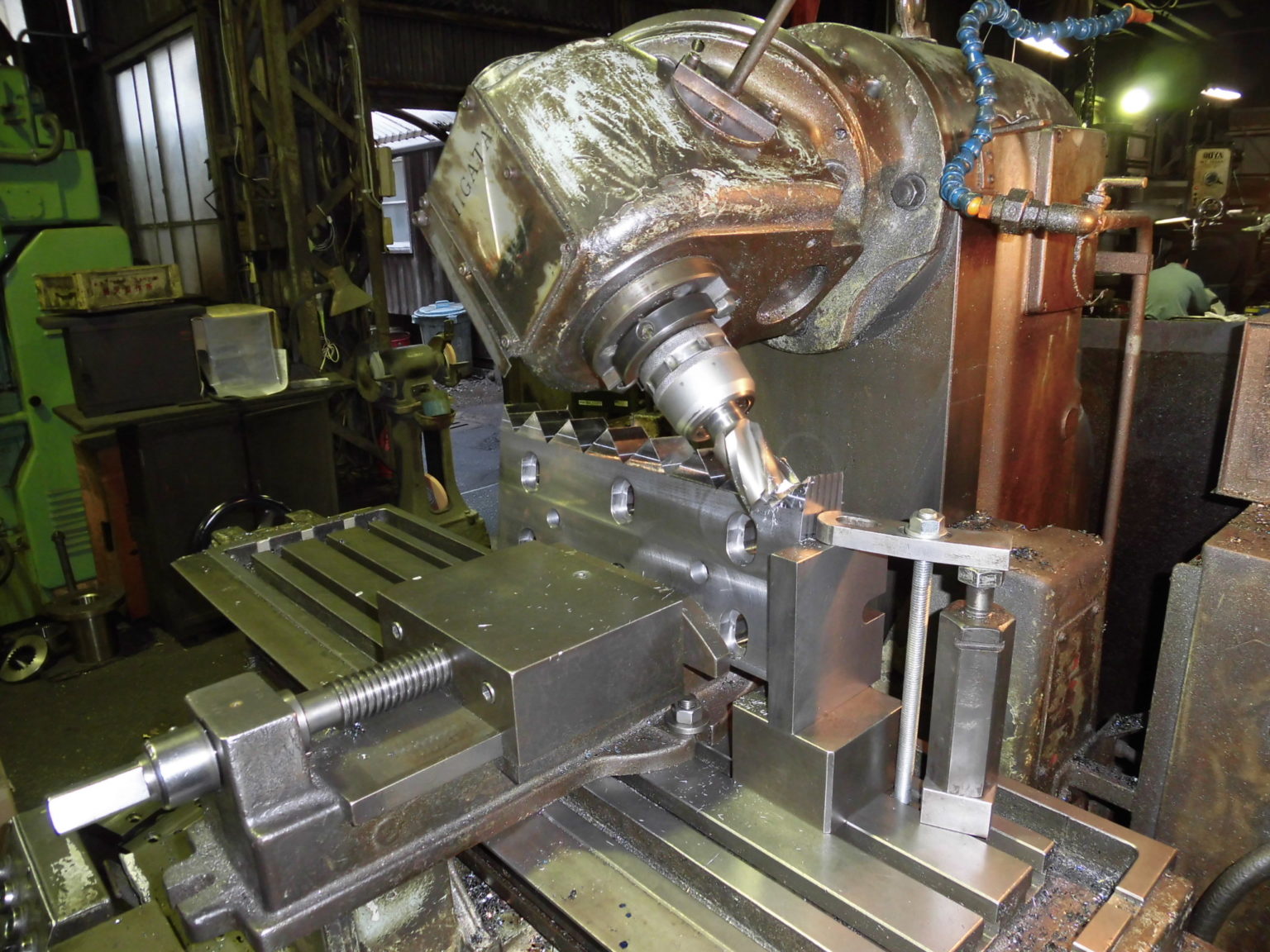 万能フライス盤 株式会社 大坂鉄工所